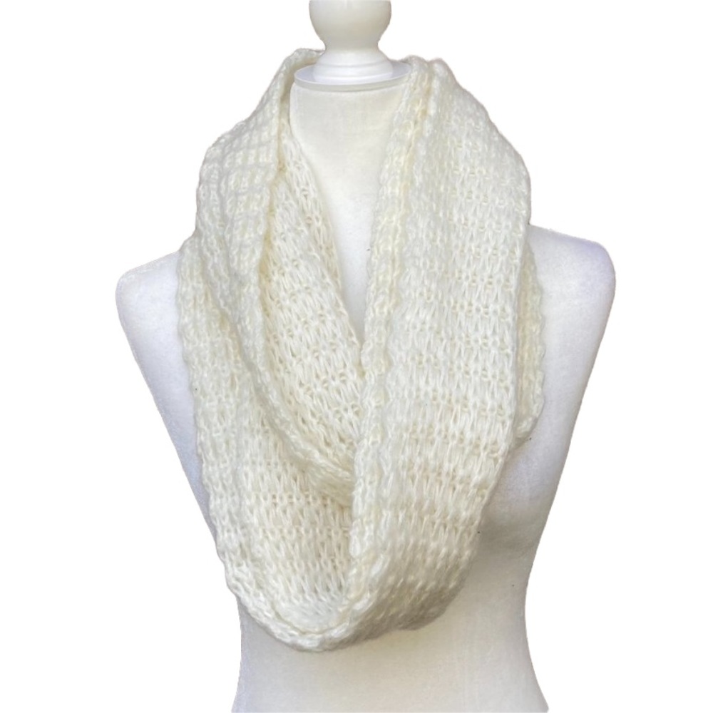 FREE STATE White Knit Infinity Scarf